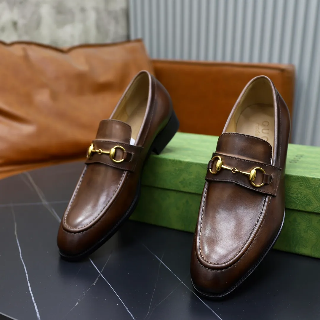 Men's shoes: 250🙅‍♂️🙅‍♂️🙅‍♂️Niuli Brand: GUCCI Size: 38-44 (45 can be customized) Level: Counter classic Material: Original soft cowhide upper Comfortable cowhide lining Original lightweight outsole Style category: Business casual footwear Driving leather shoes Color: Actual picture color